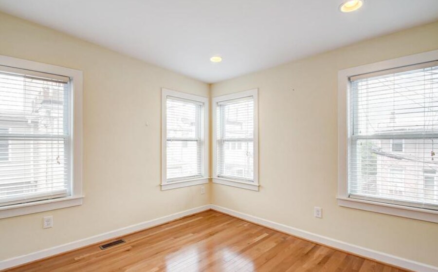 Building Photo - 1538 Clarkson St