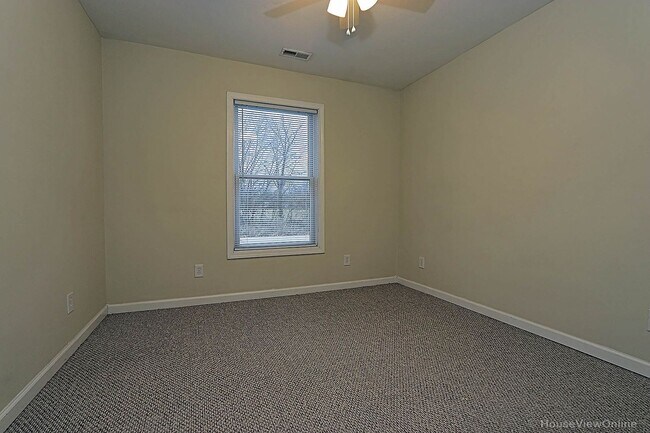 Building Photo - 2 Bedroom Triplex in Cape