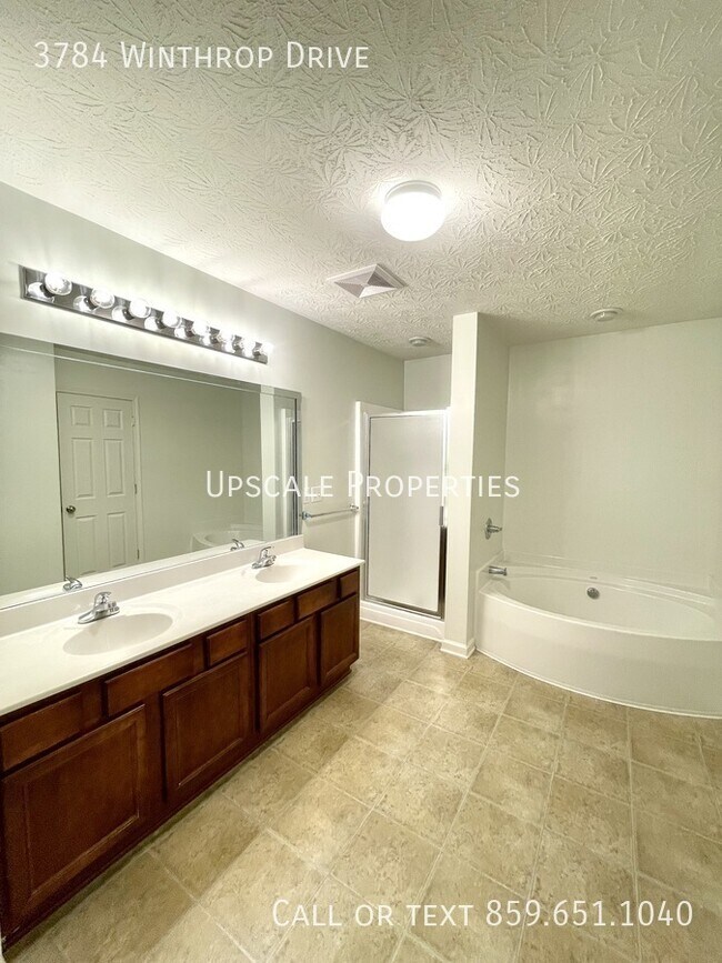 Building Photo - 3784 Winthrop Dr