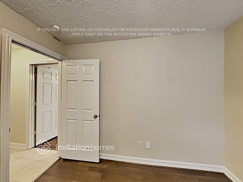 Building Photo - 16395 Havenpark Dr