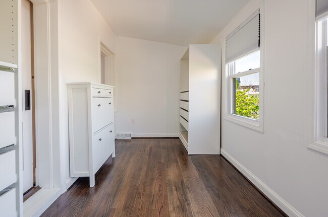 Building Photo - 2726 10th St NE