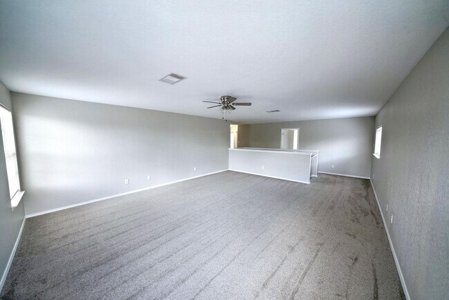 Building Photo - Stunning 4-Bedroom, 2.5-Bathroom Home in L...