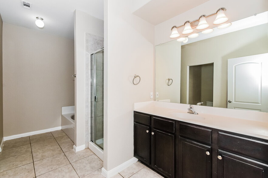 Building Photo - 136 Ryan St