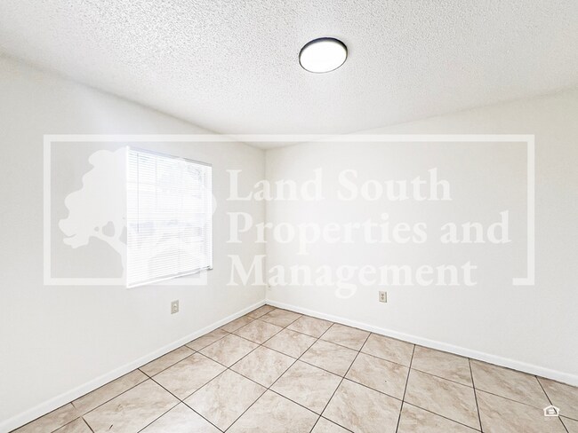 Building Photo - 5824 Charlton Dr