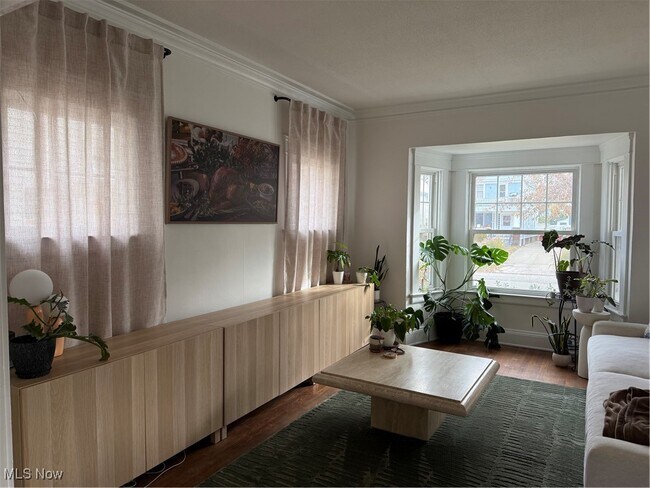 Building Photo - 1320 W 108th St