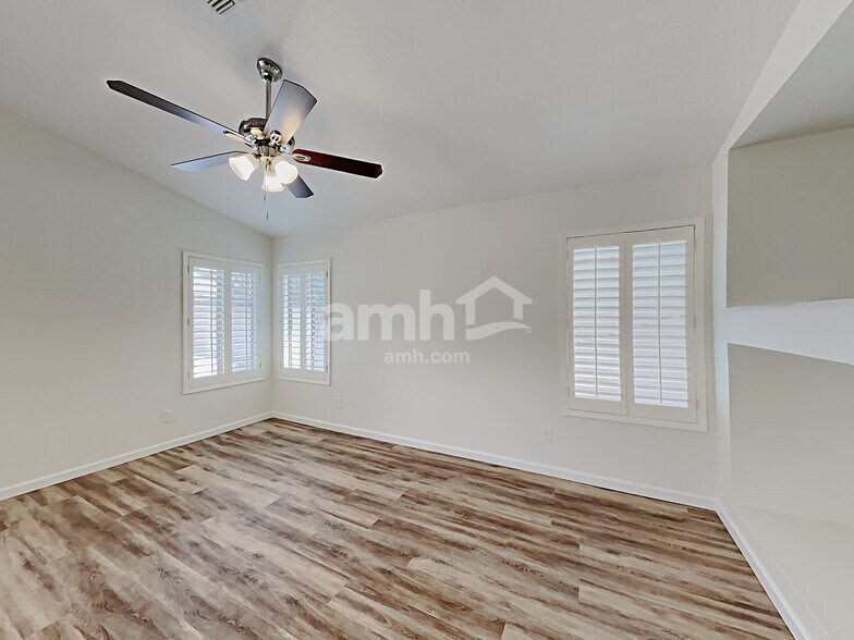 Building Photo - 4722 E Silverwood Dr