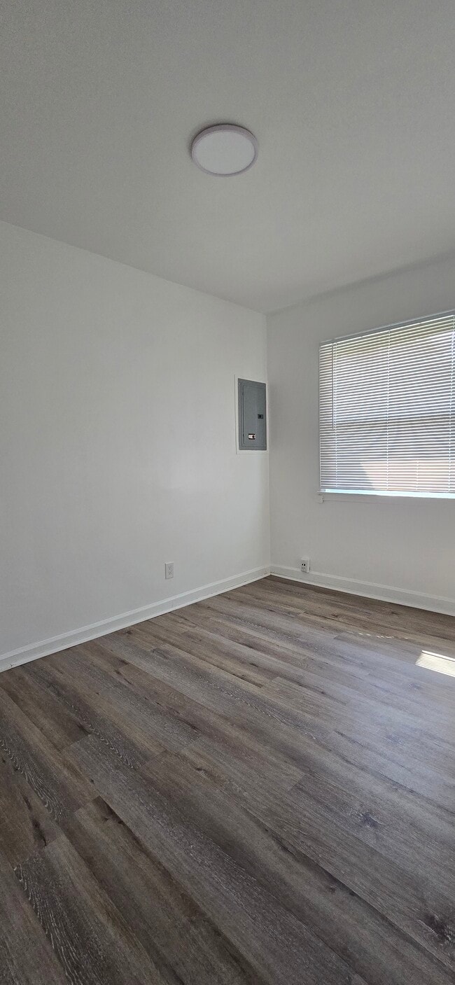 Building Photo - 3202 Cherokee Ave