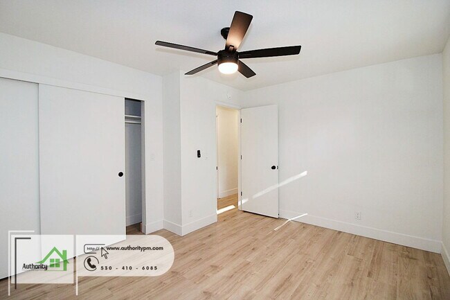 Building Photo - 30522 Sleepy Hollow Dr