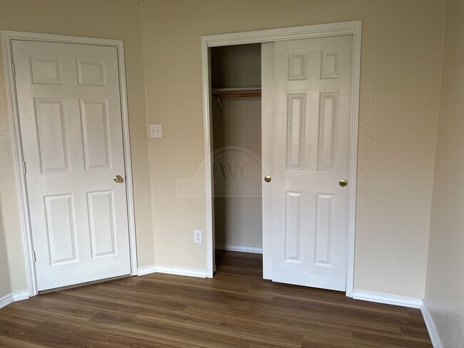 Building Photo - 5302 Jitterbug Ct