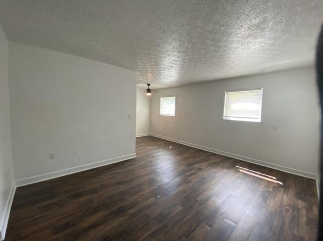 Building Photo - 2001 Rockford Ln