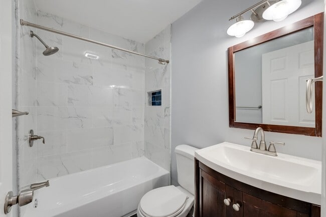 Building Photo - Updated Brentwood 2BR/1BA Condo with Bright, Open Living