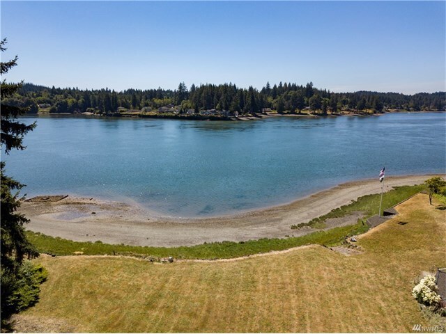 Building Photo - Large Shop Perfect for a home based business, plus 136 feet of waterfront.