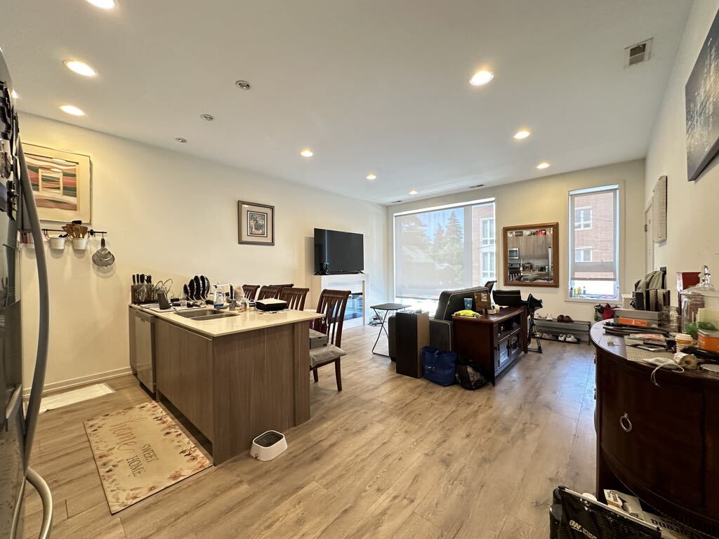 Building Photo - 4111 N Narragansett Ave