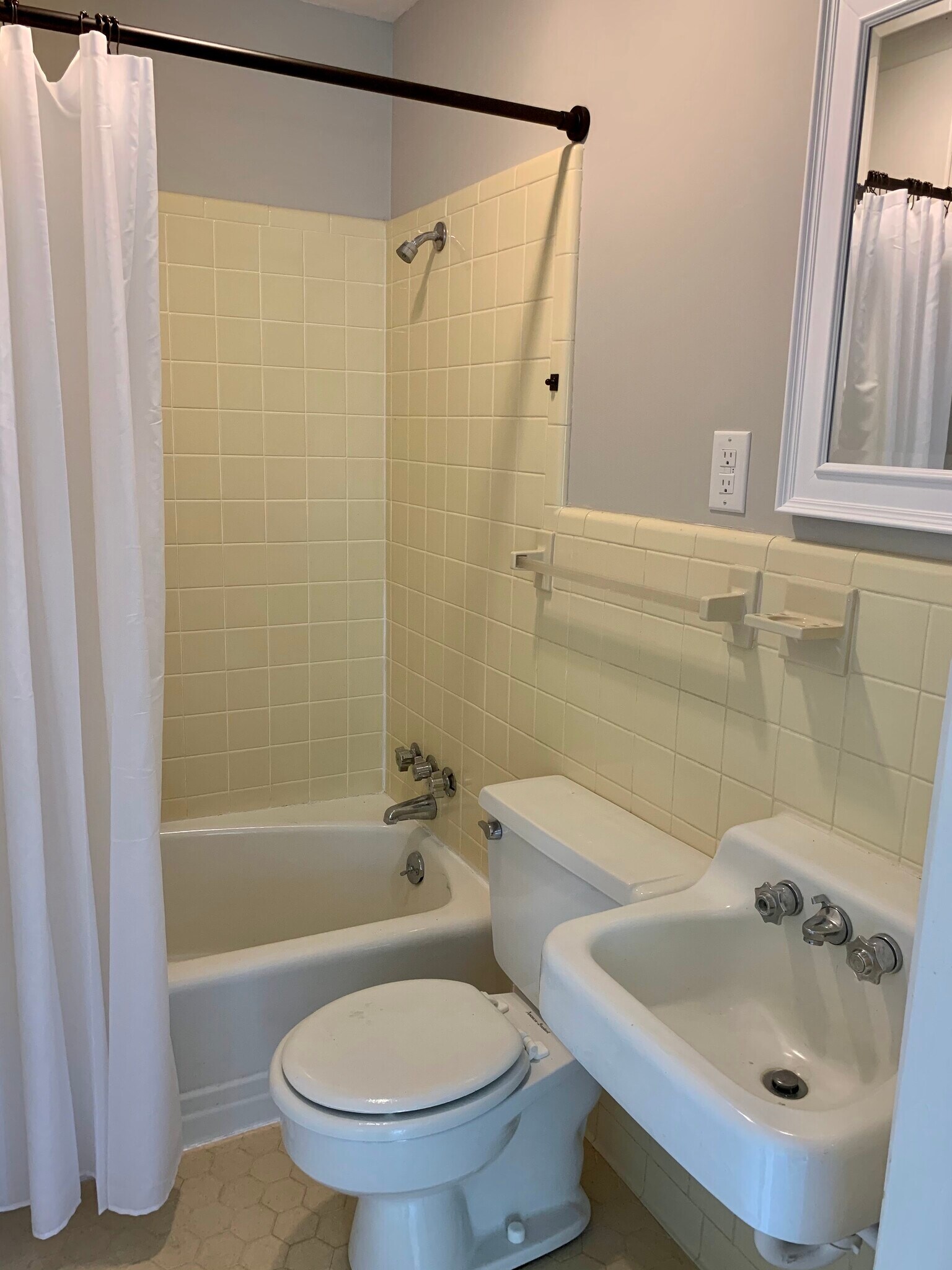 Secondary Bathroom (Attached to Front Bedroom) - 250 Bailey Mill Rd