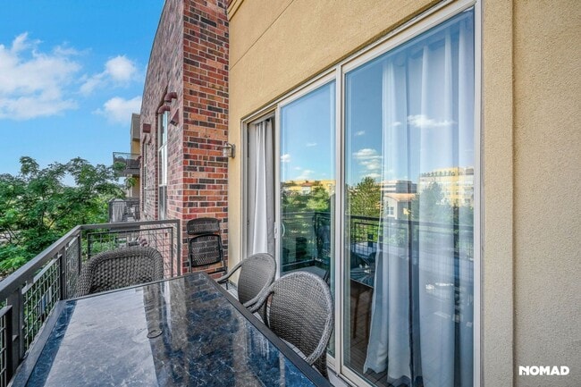 Building Photo - Charming 1.5BR Condo in Englewood