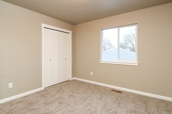 Building Photo - Modern Two Story Duplex for rent in Spokan...