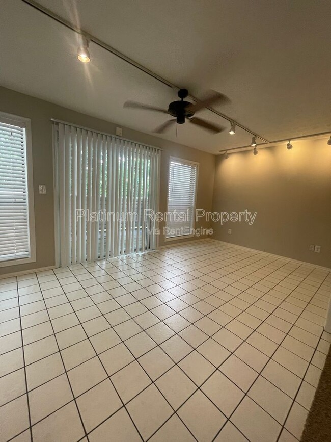 Building Photo - 402 Wynnes Ridge Cir SE