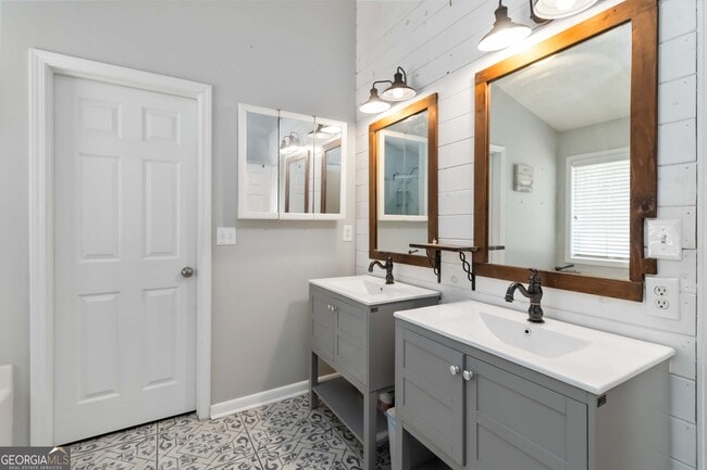 Building Photo - 1108 The by Way