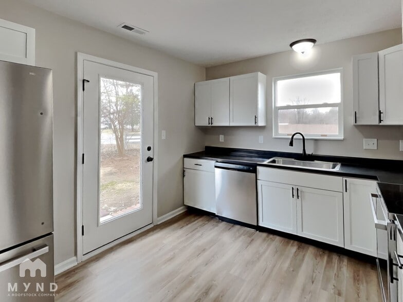 Building Photo - 4038 Gray Arbor Way