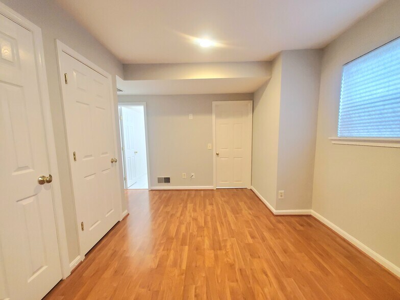 Building Photo - 6030 Lincolnia Rd