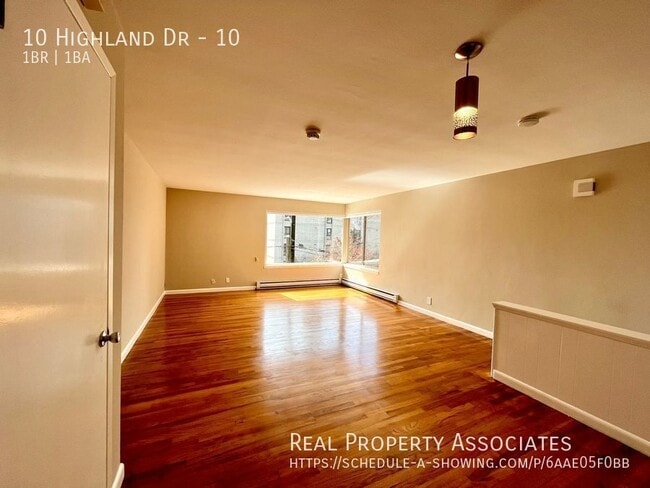 Building Photo - 10 Highland Dr