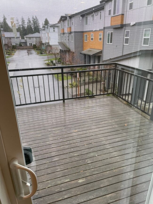 Building Photo - Stunning 3 bedroom 2.5 bathroom Townhome in Bothell!