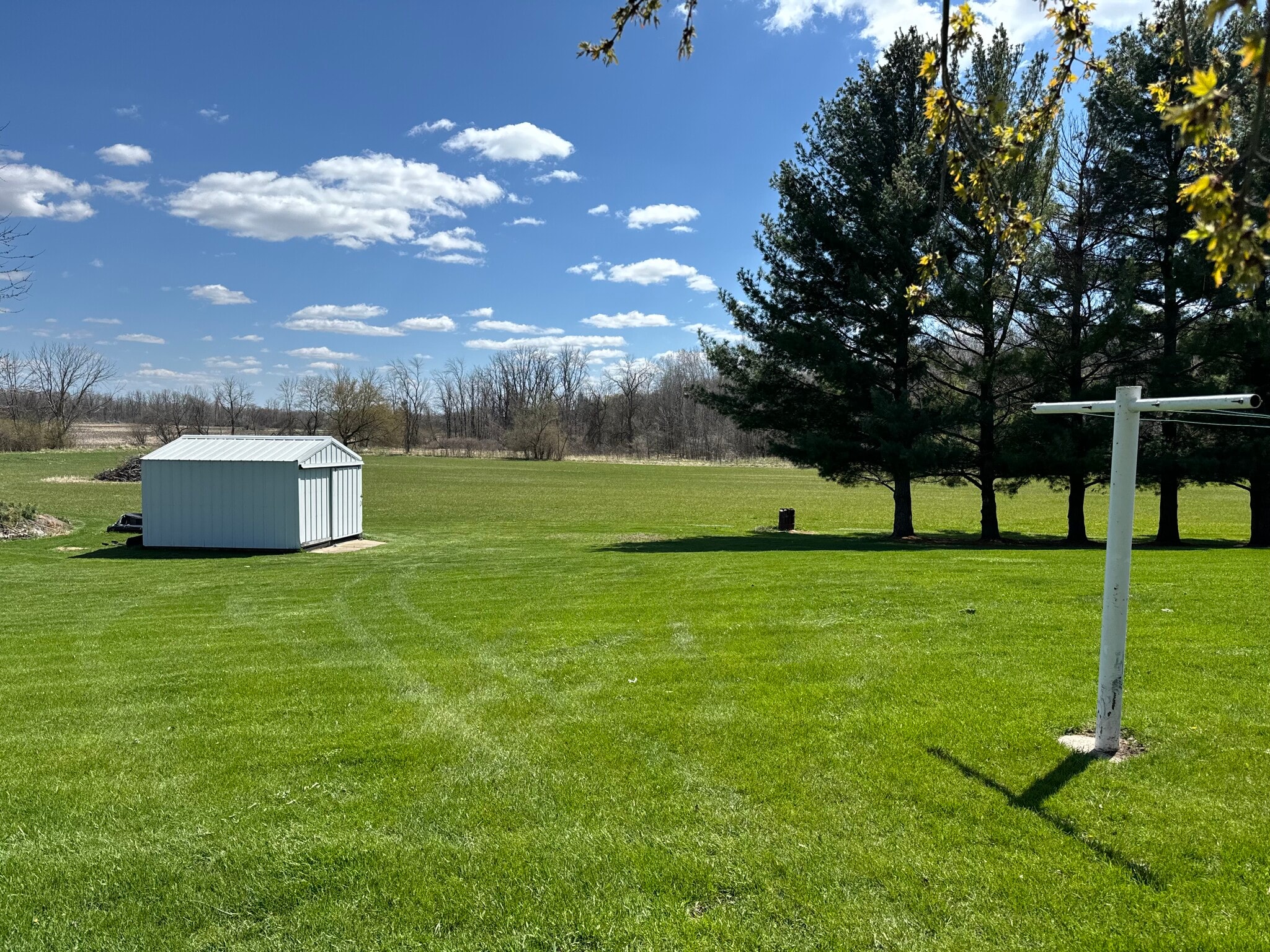 Private 1 acre yard with shed. - W2038 County Road WH