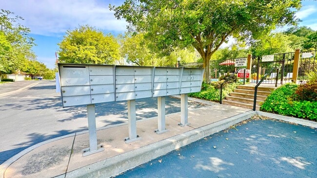 Building Photo - Stunning and Well Appointed High-End Two-S...