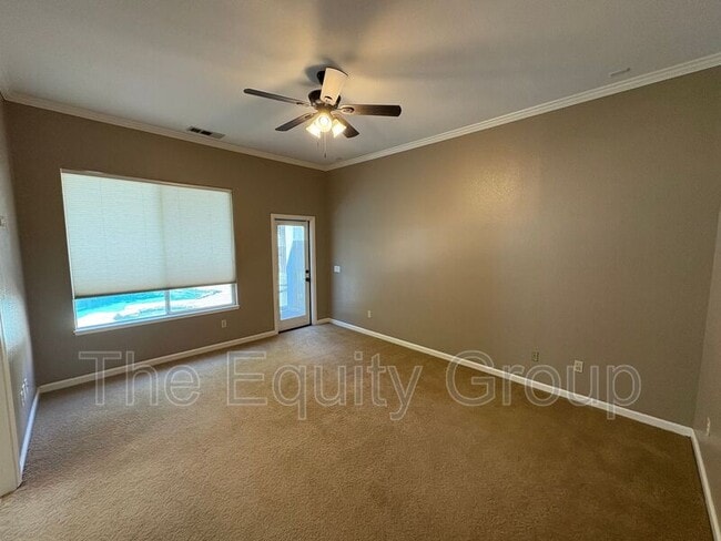 Building Photo - 2511 S Peppertree St