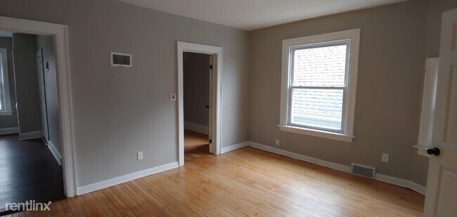 Building Photo - 3 br, 1 bath Apartment - 3374 N Richards St