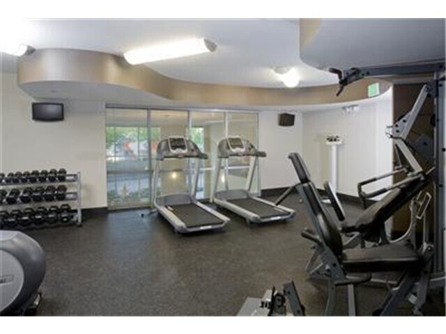 Building Photo - Beautiful 1 Bed + Den/1.5 Bath Condo @ Mar...