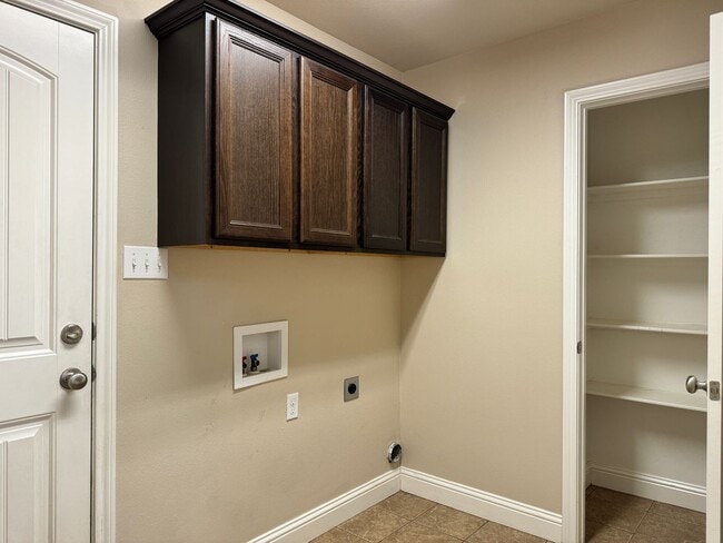 Building Photo - 6020 Grace Ave