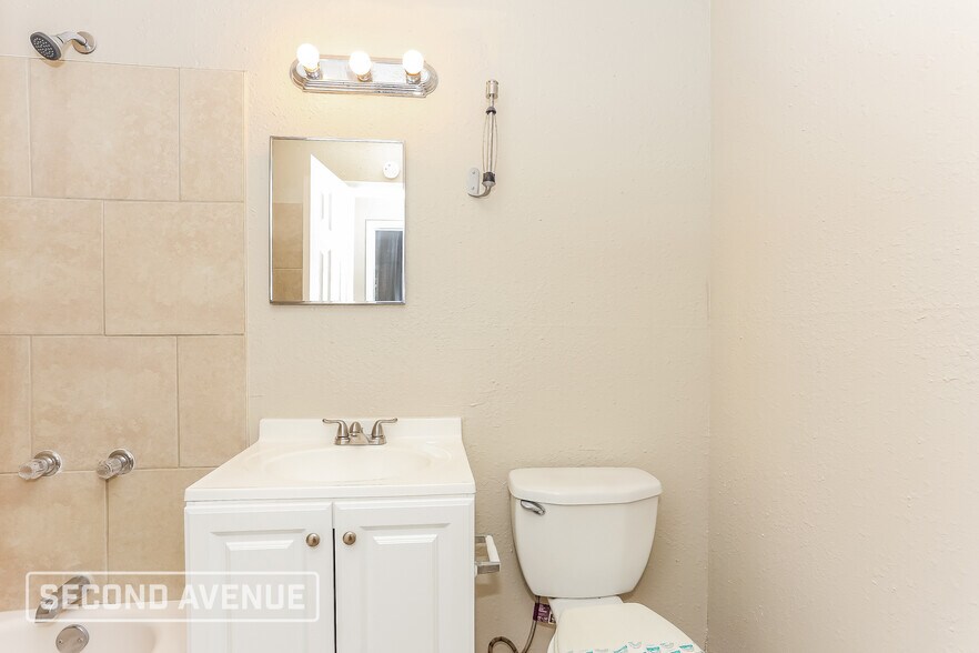 Building Photo - 5110 Dostie Dr S