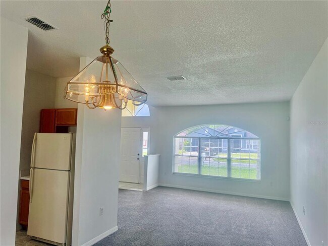 Building Photo - 327 Alegriano Ct