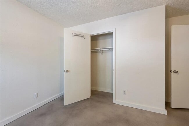 Building Photo - 5612 William Holland Ave