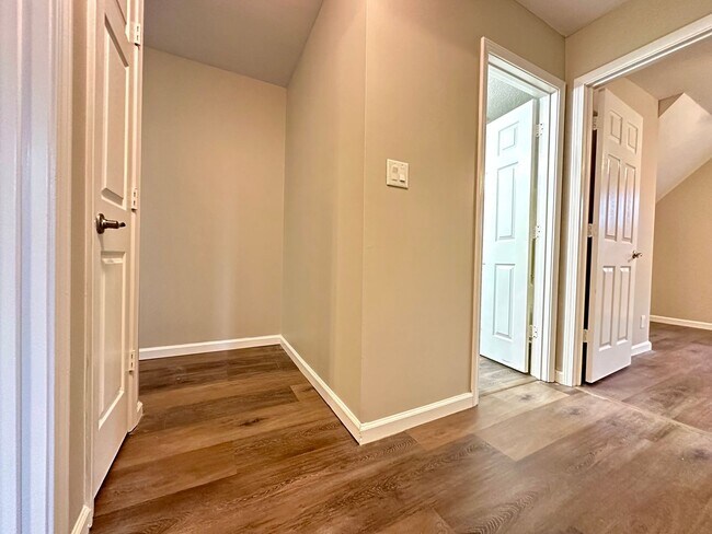 Building Photo - Stunning Single-Family Home with Plenty of...