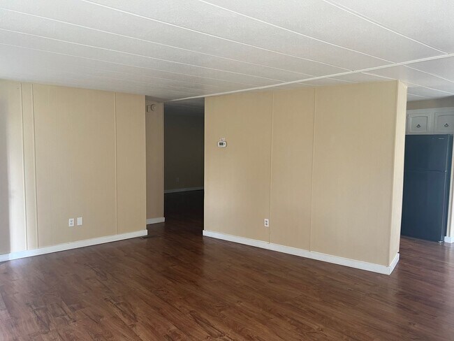 Building Photo - Quiet 2 bedroom home
