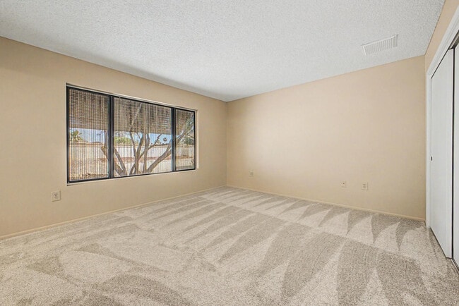 Building Photo - 14222 W Yosemite Dr