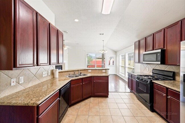 Building Photo - 19454 Plantation Cove Ln