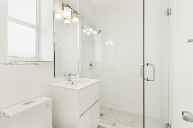 Building Photo - 6930 Rue Versailles Dr