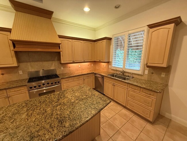 Building Photo - 10637 N Lochmoor Ln