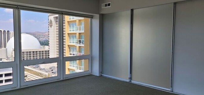 Building Photo - At the Montage!!! 1 bedroom 1 bath luxury ...