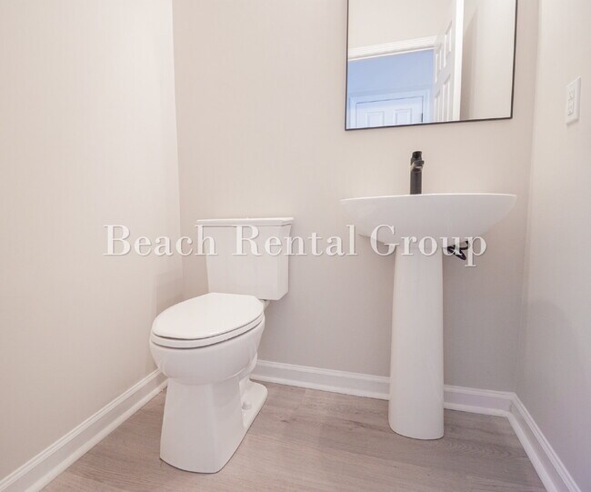 Building Photo - 4 Bedroom in Loris with Screened Patio