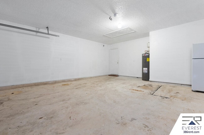 Building Photo - 46 Karat Path