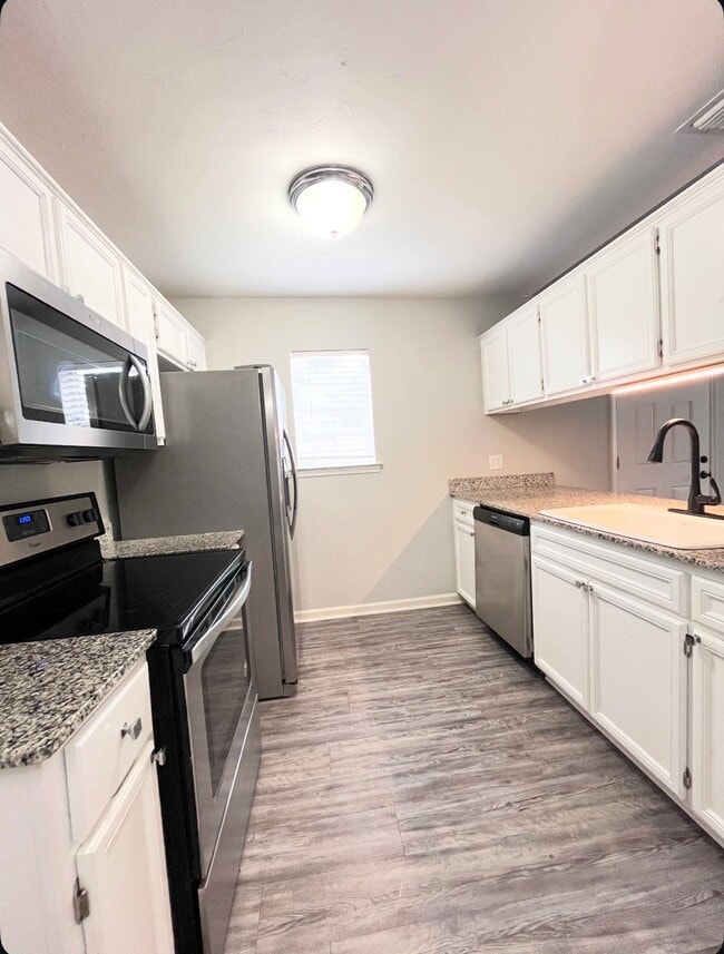 Building Photo - 1921 Fannie Dr