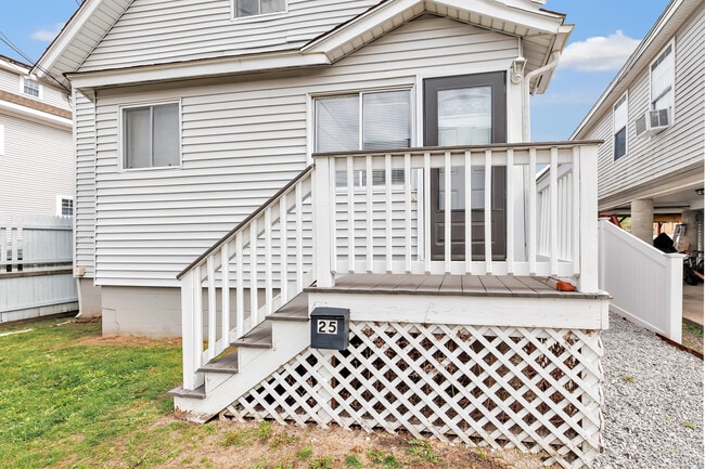 Building Photo - 25 Maddox Ave
