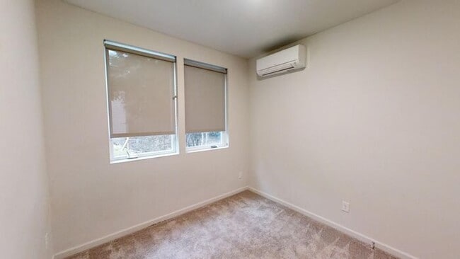 Building Photo - Modern Luxury Townhome: Convenient Urban L...