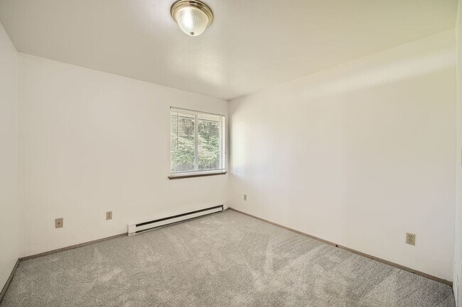 Building Photo - Shorewood Place 1031