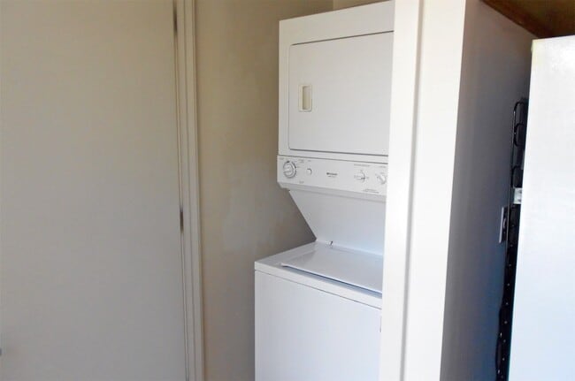 Building Photo - 401 Cranberry St