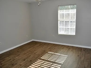 Building Photo - 208 Lake Parsons Green